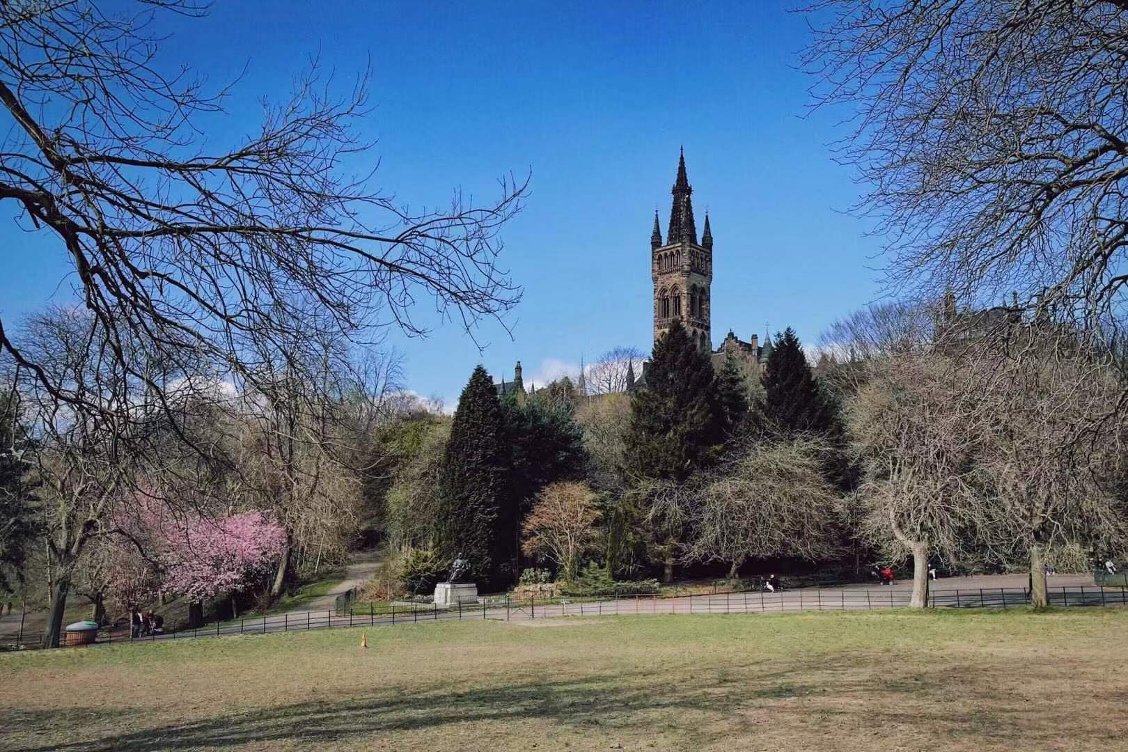 远远地看 Main building 塔楼